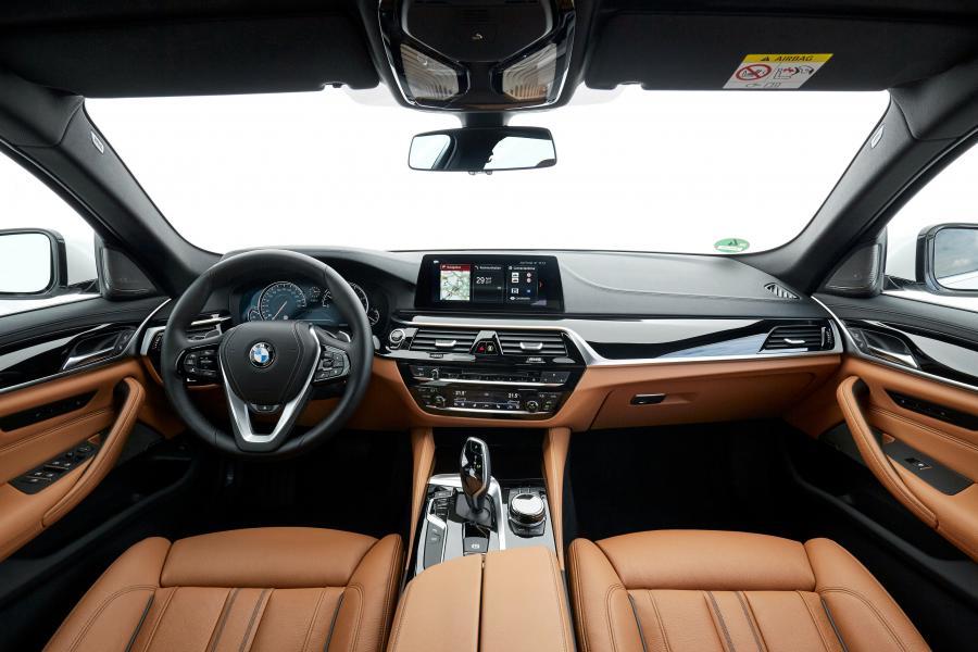 Торпедо BMW 520d Touring Luxury Line 2017 года  (WW) (фото 39 из 40)